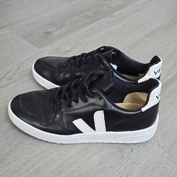 Veja Black and White Leather Sneakers with V Logo - Picture 3 of 11